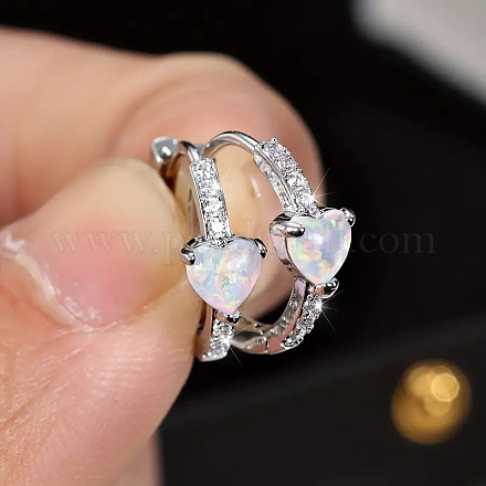 Серьги-кольца из латуни с микропаве и прозрачным кубическим цирконием в форме сердца WGF4C00-01-1